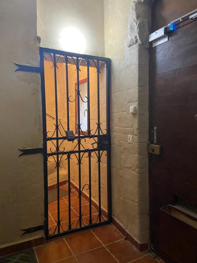 Appartement A 50 M De La Place Aux Herbes Uzès Eksteriør bilde